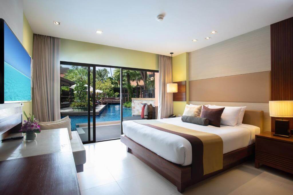 Patong Merlin Hotel Deluxe Pool Access Room