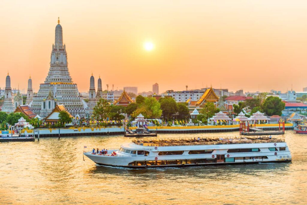 Dinner cruise Bangkok Full Guide & Best deals Royal Vacation