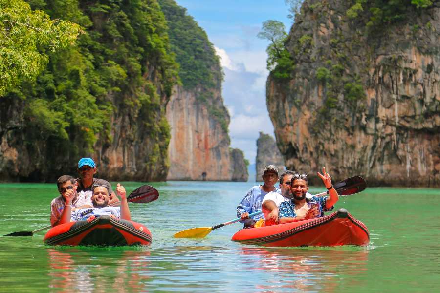 Kayaking friends Koh Tapu